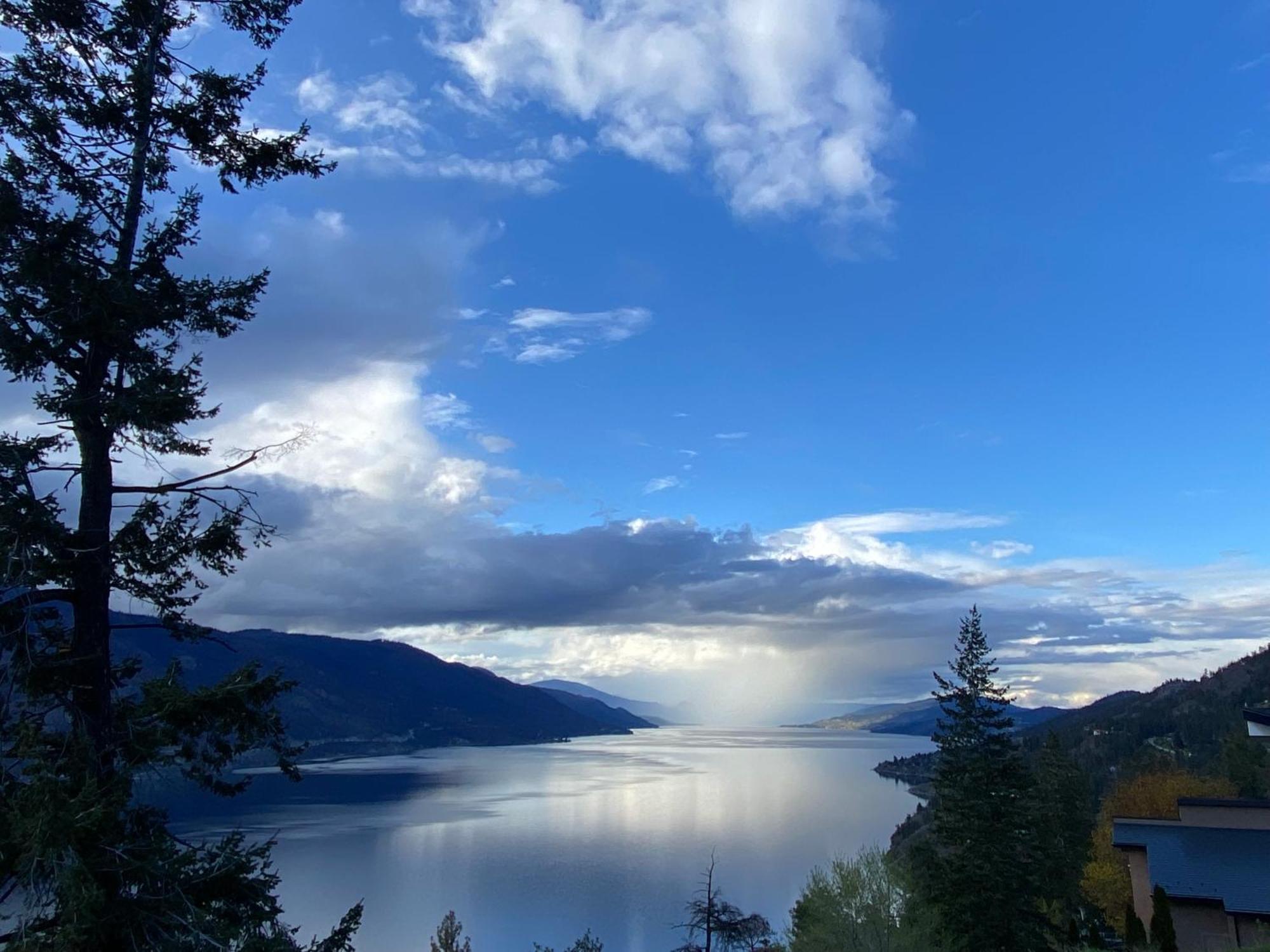 Kelowfornia Lakeview Retreat كيلوانا المظهر الخارجي الصورة