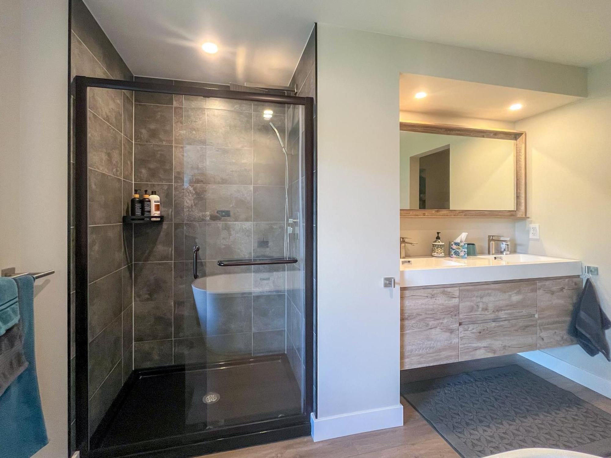 Kelowfornia Lakeview Retreat كيلوانا الغرفة الصورة