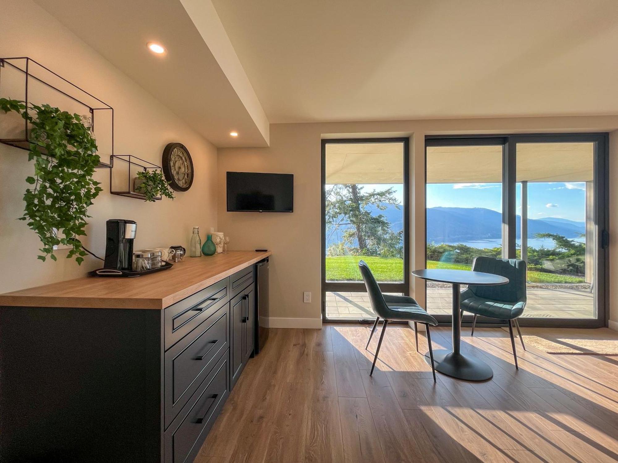 Kelowfornia Lakeview Retreat كيلوانا الغرفة الصورة