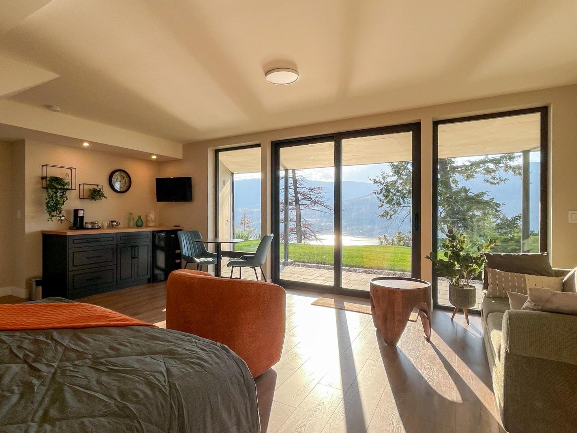 Kelowfornia Lakeview Retreat كيلوانا الغرفة الصورة